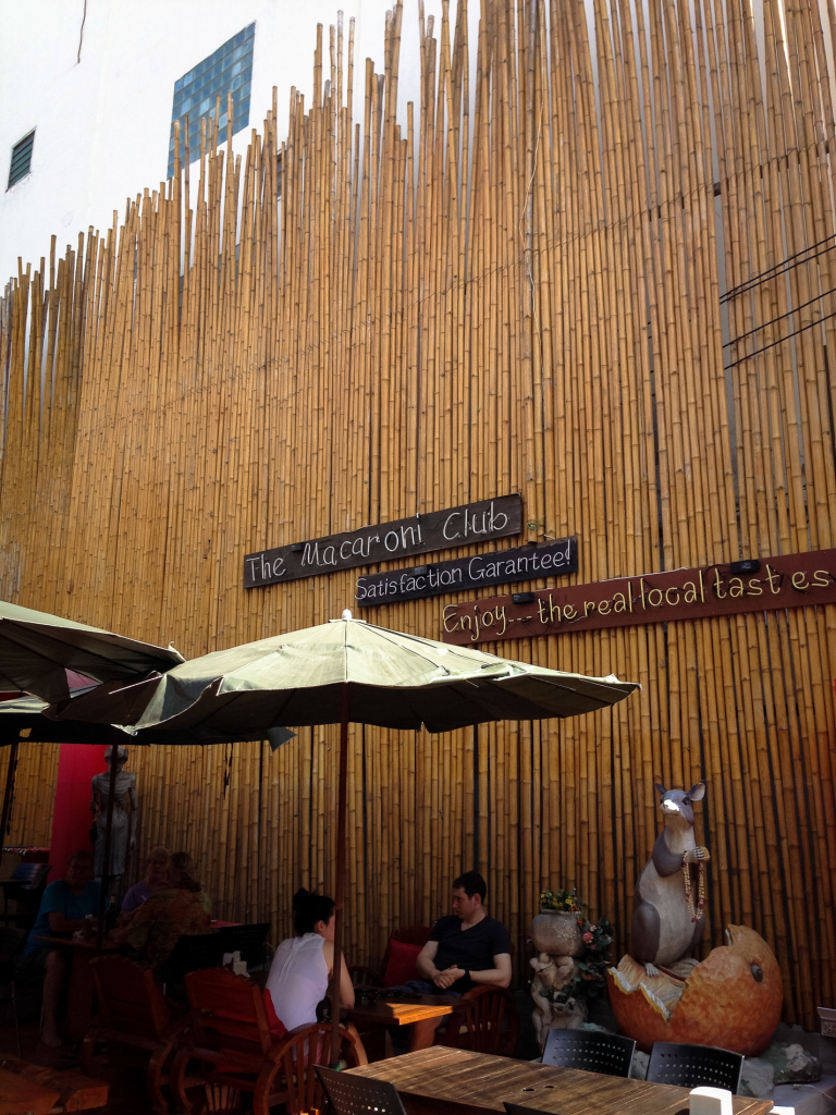 Stěna z bambusu - sakra vysoká