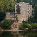 Stavení u Pont du Gard